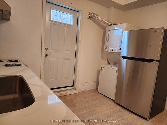 4th image of 498 King St E #2