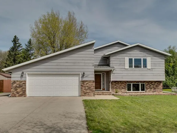 1807 26 1/2 Ave S, Fargo, ND 58103