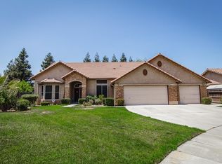525 S 18th St, Kerman, CA 93630