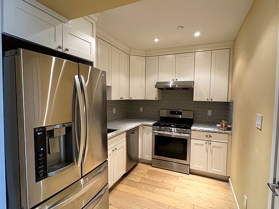 5th image of 2032 Clement St #2032