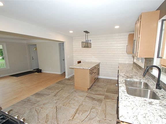 5th image of 1235 Cherokee Dr