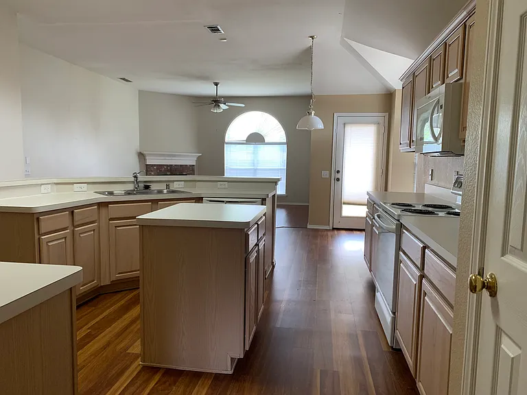 11305 Blanchard Dr — Photo 4