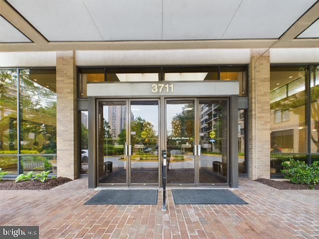 1st image of 3713 George Mason Dr #916