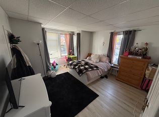 1 Clinton St #1, Newton, MA 02458