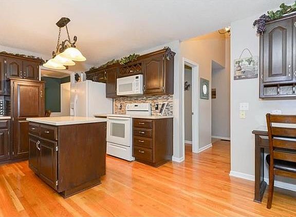 3rd image of 6035 W 157th Pl