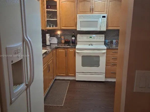 1000 Saint Charles Pl APT 615, Pembroke Pines, FL 33026