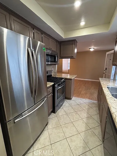 3 bed, 2.5 bath, 1955 sqft, $4,800 — Photo 1