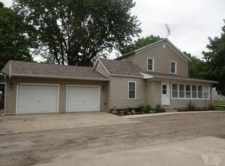 311 S Main St, Wapello, IA 52653