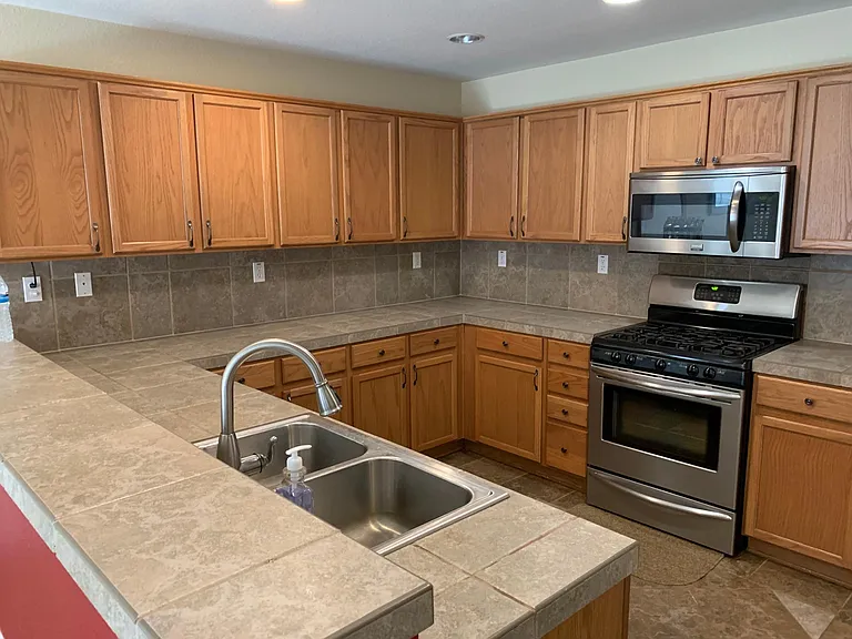 3027 Roadrunner Dr — Photo 6