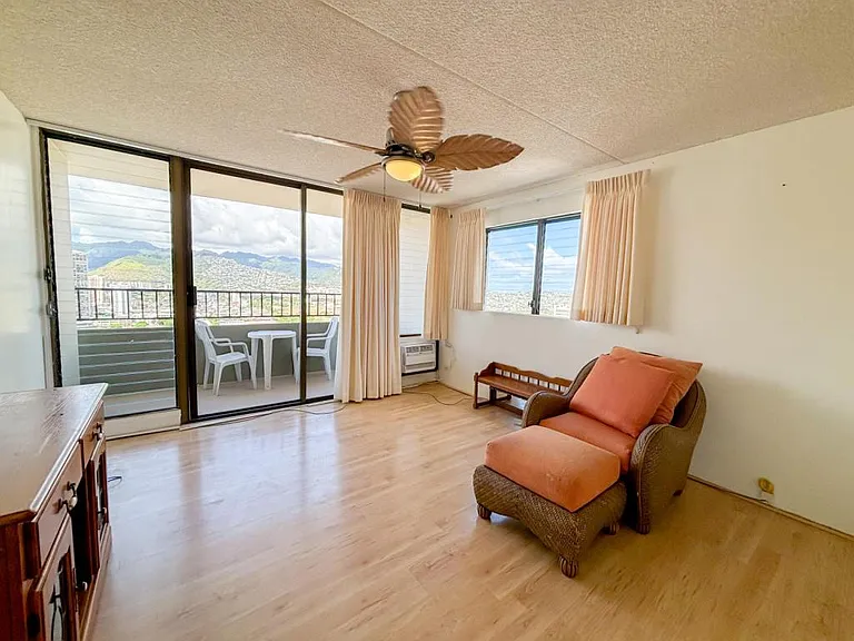 2240 Kuhio Ave #2505 — Photo 2