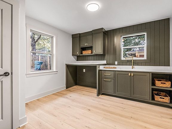 4th image of 7802 Bonnie Brae Rd
