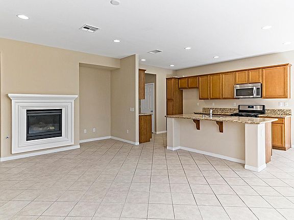 3rd image of 2750 Lily St