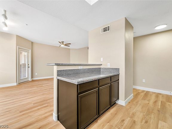 5th image of 830 Carnegie St APT 1622