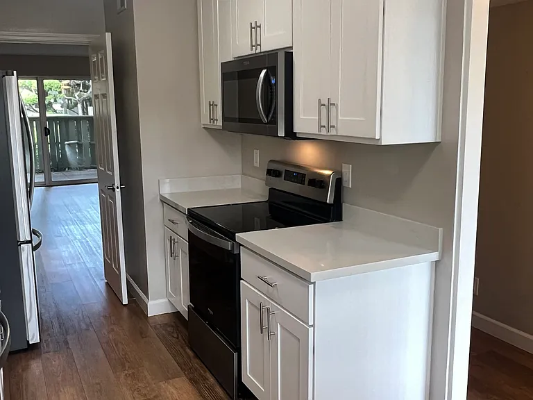 Country Sharon Apartments — Photo 18
