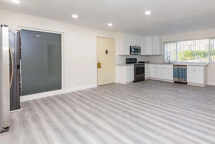 2615 Lake Ave #1 — Photo 5