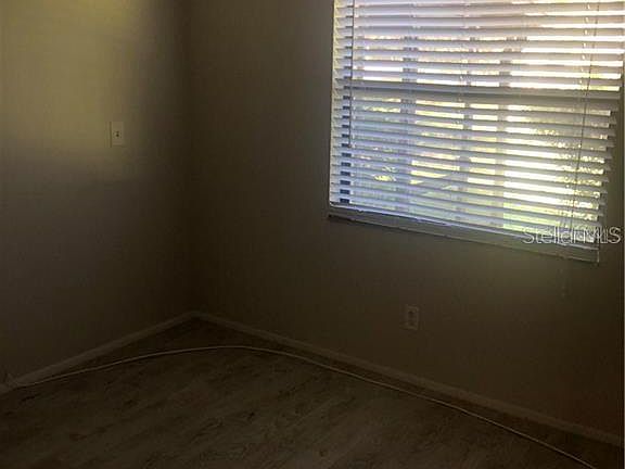 5th image of 501 E Curlew Pl