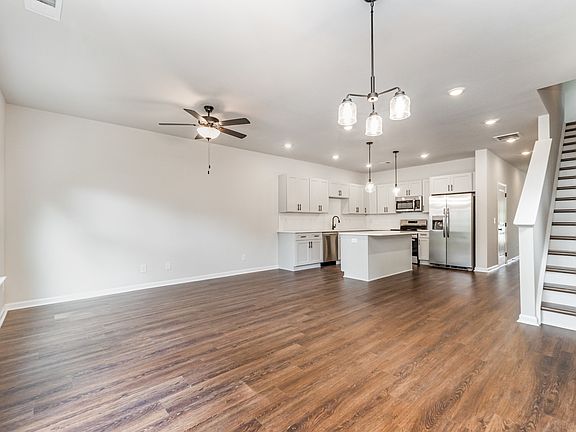 3rd image of 3719 Davis Ave