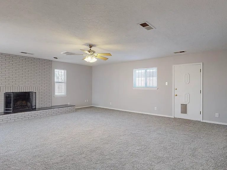 2551 Aspen Ave NW #B — Photo 2