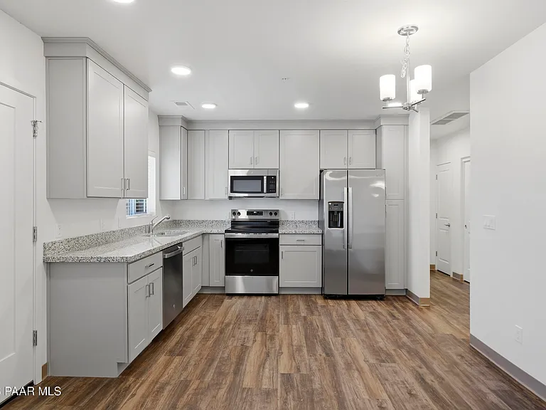 533 W Gurley St #3 — Photo 7