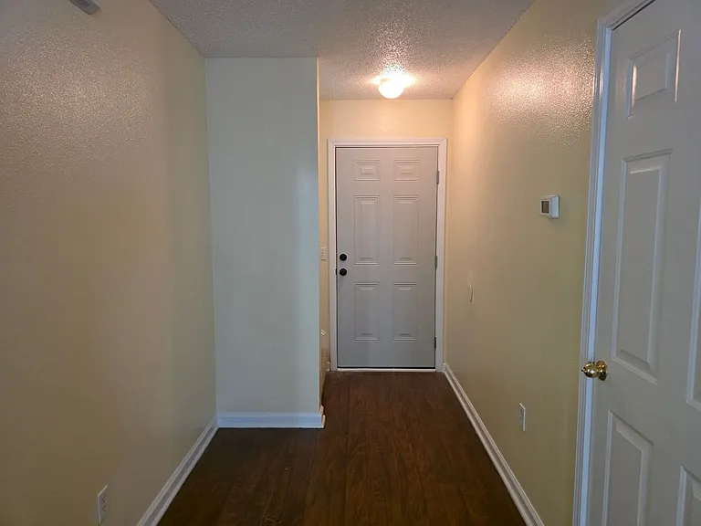 1118 Towne Park Dr — Photo 3