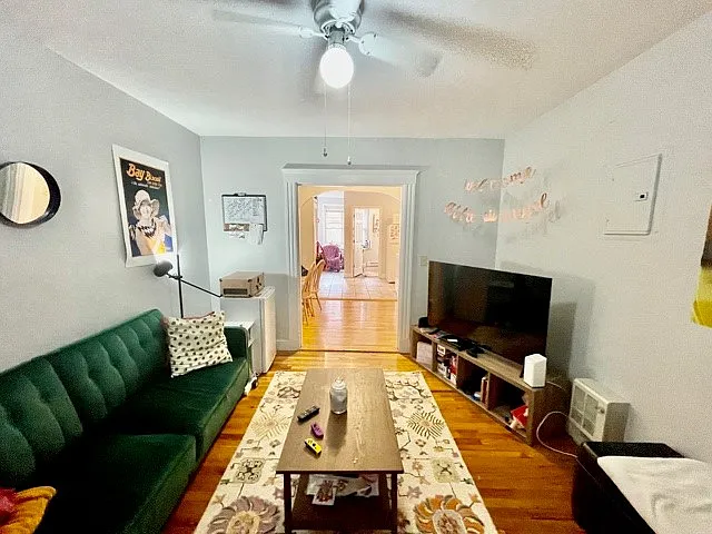 3 bed, 9999 sqft, $4,500 — Photo 3
