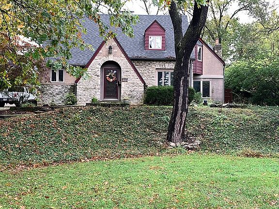 2nd image of 276 W Riverglen Dr