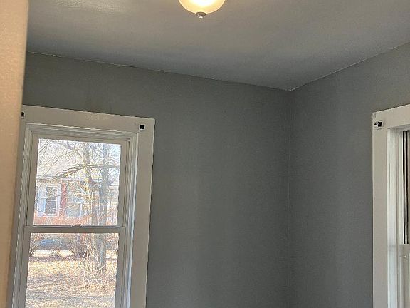 4th image of 47827 W Huron River Dr