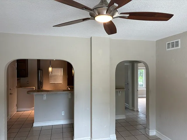 320 S Riverside Dr — Photo 20