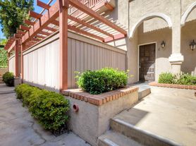 2569 Navarra Dr, Carlsbad, CA