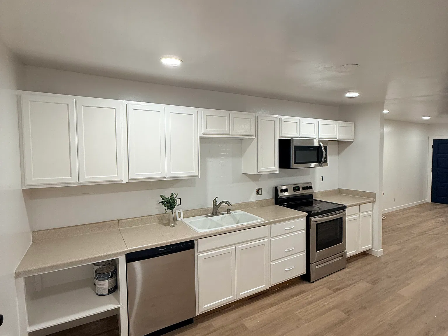 3 bed, 1020 sqft, $2,195 — Photo 2