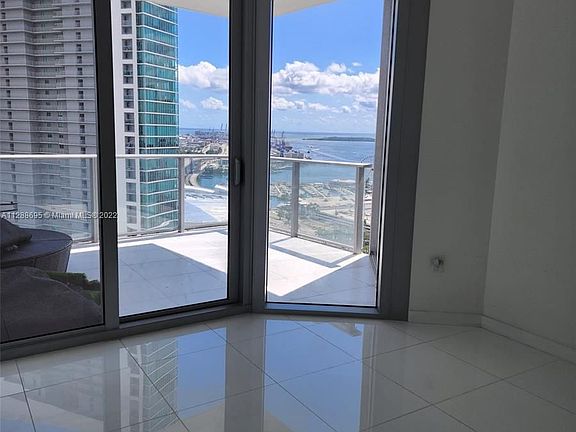 5th image of 851 NE 1st Ave #2805