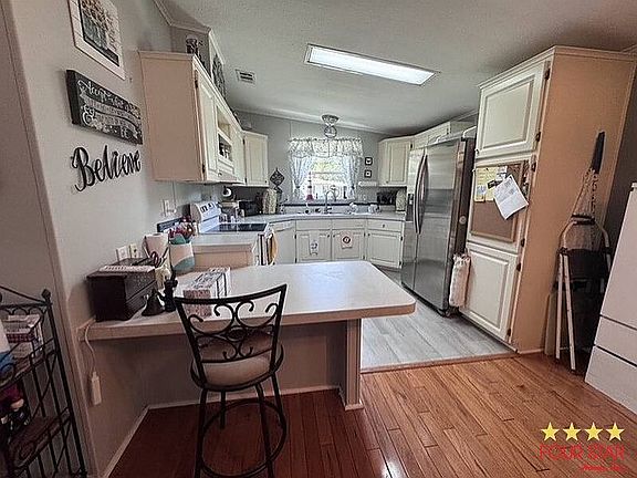 2nd image of 1029 Robin Dr
