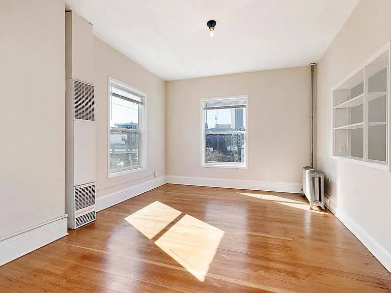 1633 Boylston Ave — Photo 12