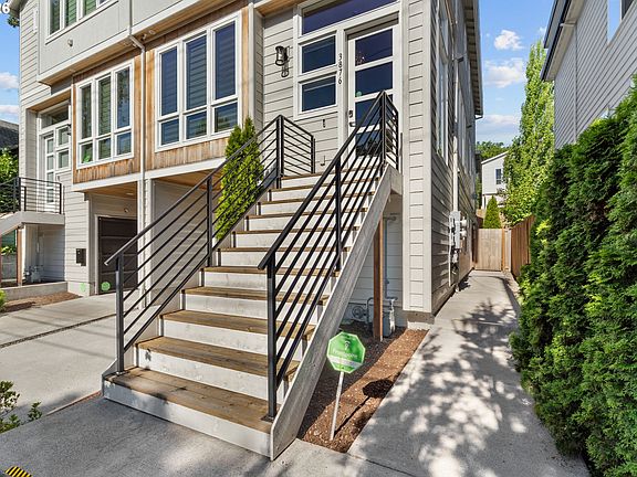 4th image of 3876 SE 26th Ave