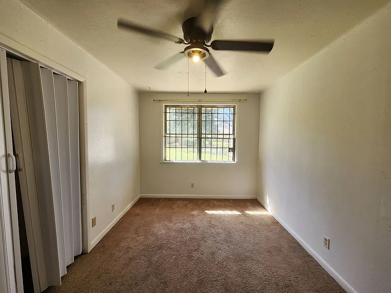3837 Woodrow Ave — Photo 4