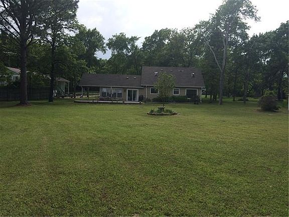 4th image of 410 Forest Ln