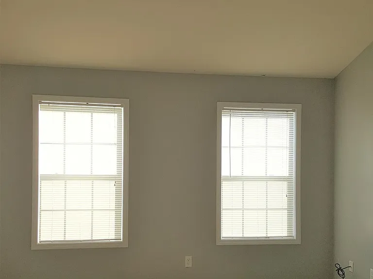 4 Round Table Rd — Photo 17