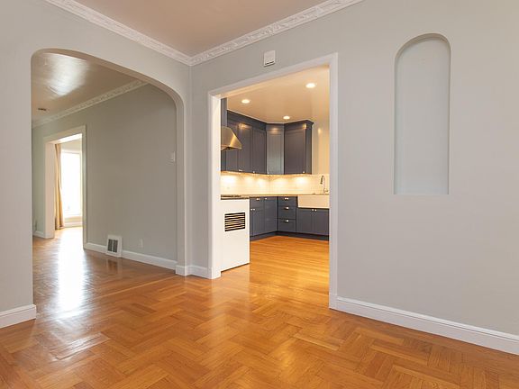 4th image of 2541 Lombard St