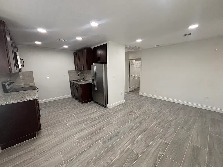 2047 Westwind Rd #1/2 — Photo 3
