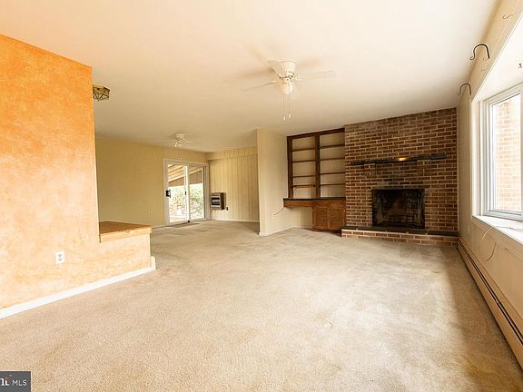 4th image of 1082 Mitch Rd