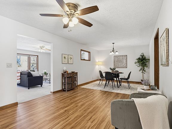 5th image of 19250 Green Valley Dr