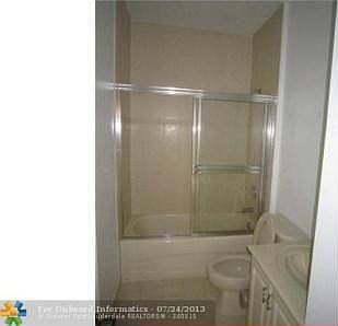 4th image of 614 SW 106th Ave