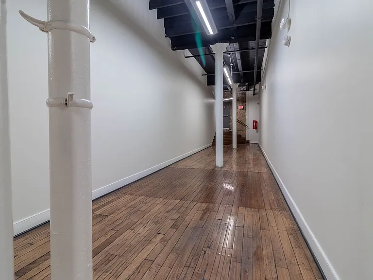 Broadway Apartments — Photo 20