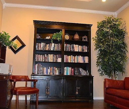 4th image of 1417 Gomer Ln