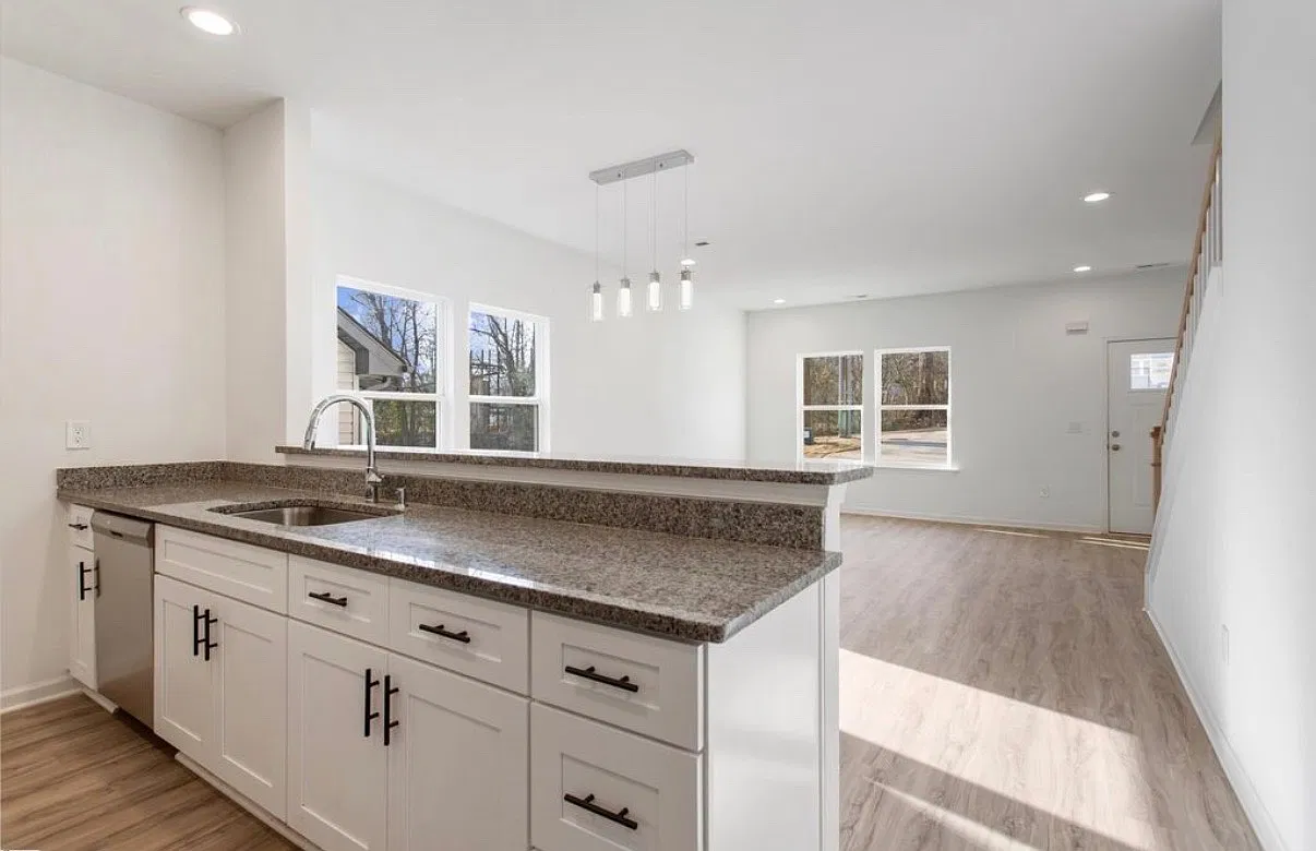 3 bed, 3000 sqft, $2,000 — Photo 4