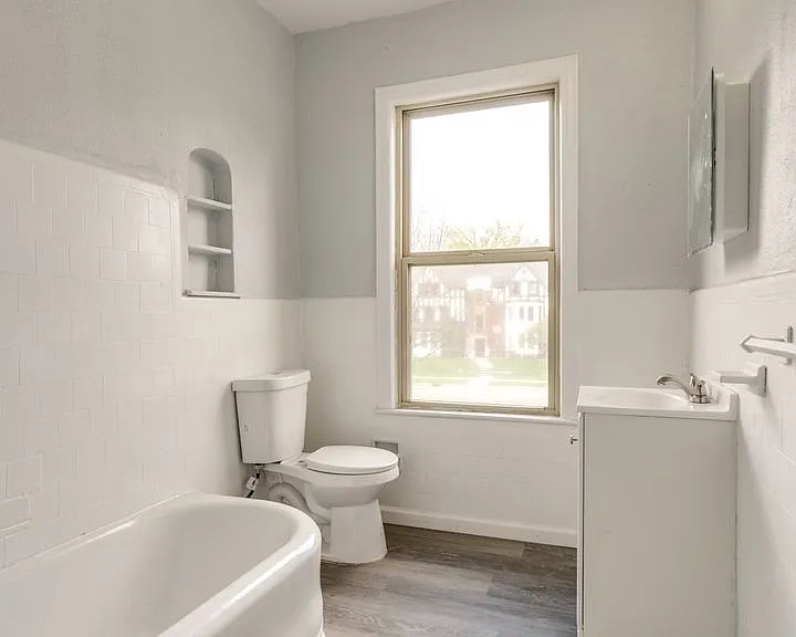 2840 S Moreland Blvd #16 — Photo 8