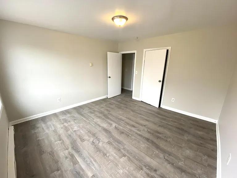 17 Green Ave #D — Photo 4