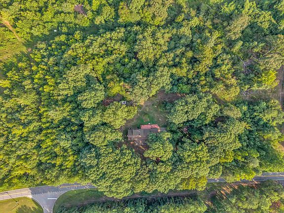 3rd image of 221 Dairy Ridge Rd