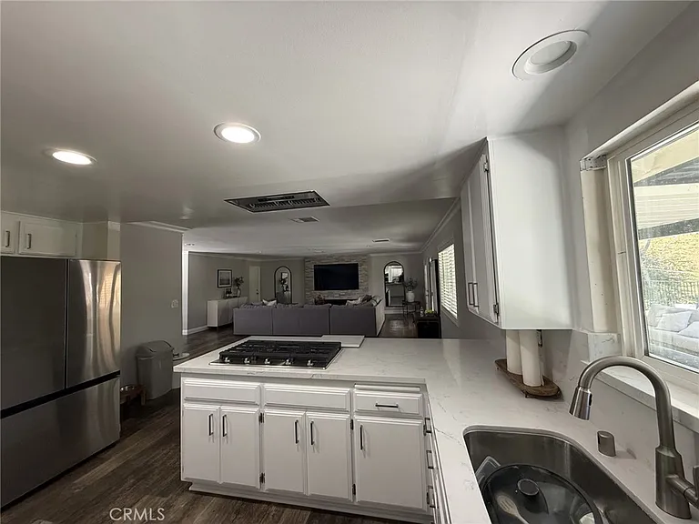 1530 Robin Way — Photo 18