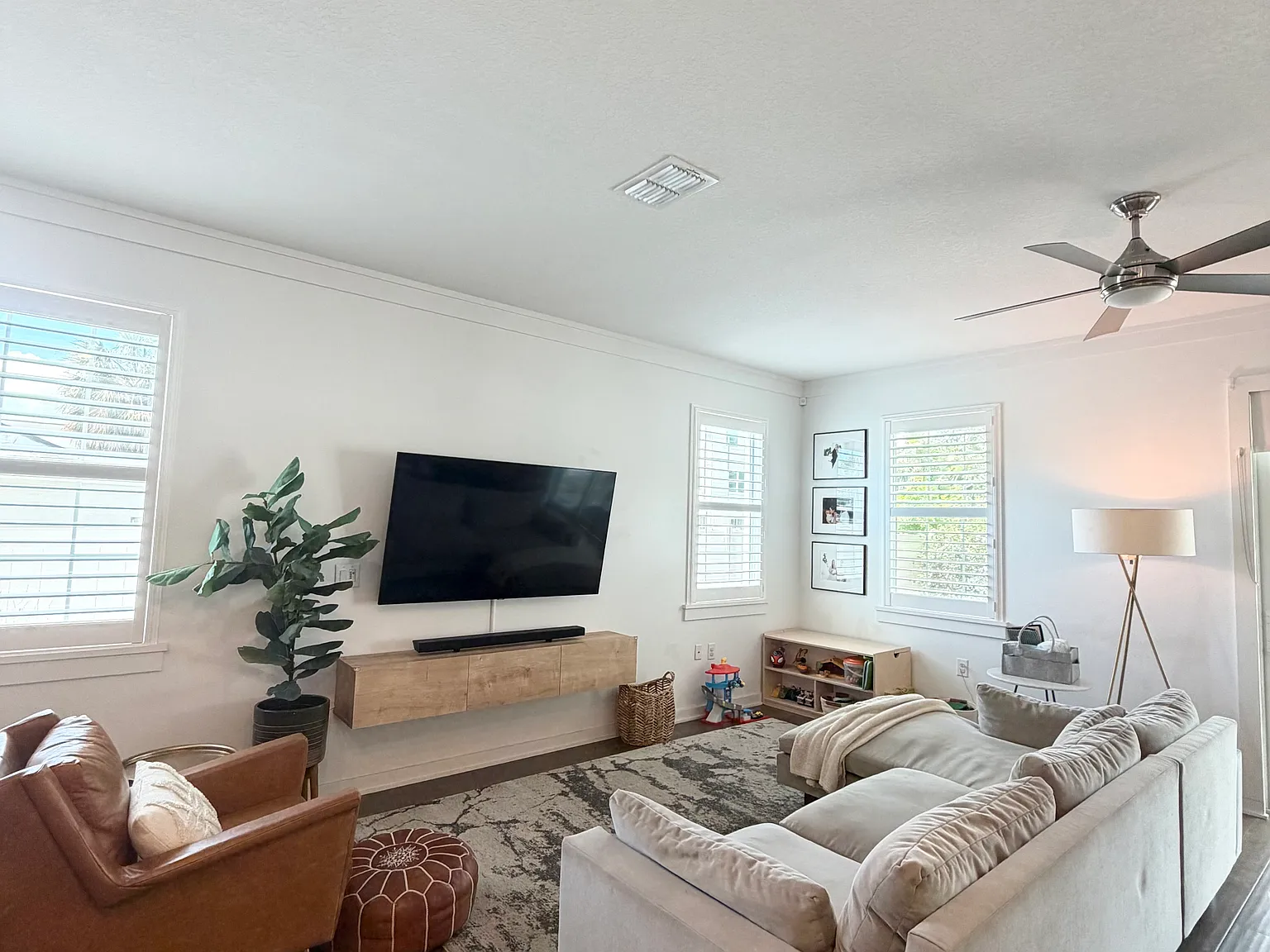3 bed, 2.5 bath, 1816 sqft, $4,200 — Photo 3